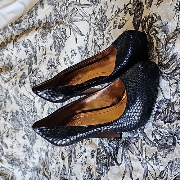 BCBGeneration Black Parade Leather Pumps Sz 6 - Picture 2 of 6